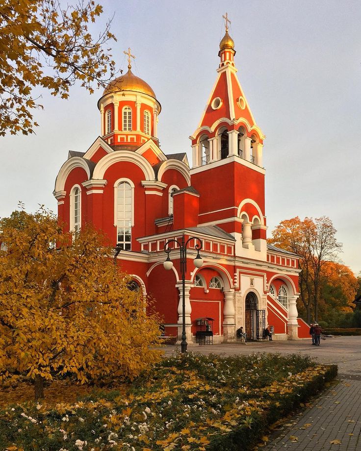 Храм Благовещения Пресвятой Богородицы в Петровском парке города Москвы